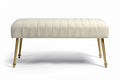 **Sofa tapicerowany z metalowymi nogami**